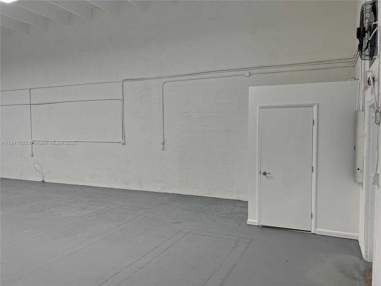 Small Image of 5905 PLUNKETT ST #A, Hollywood Number 8