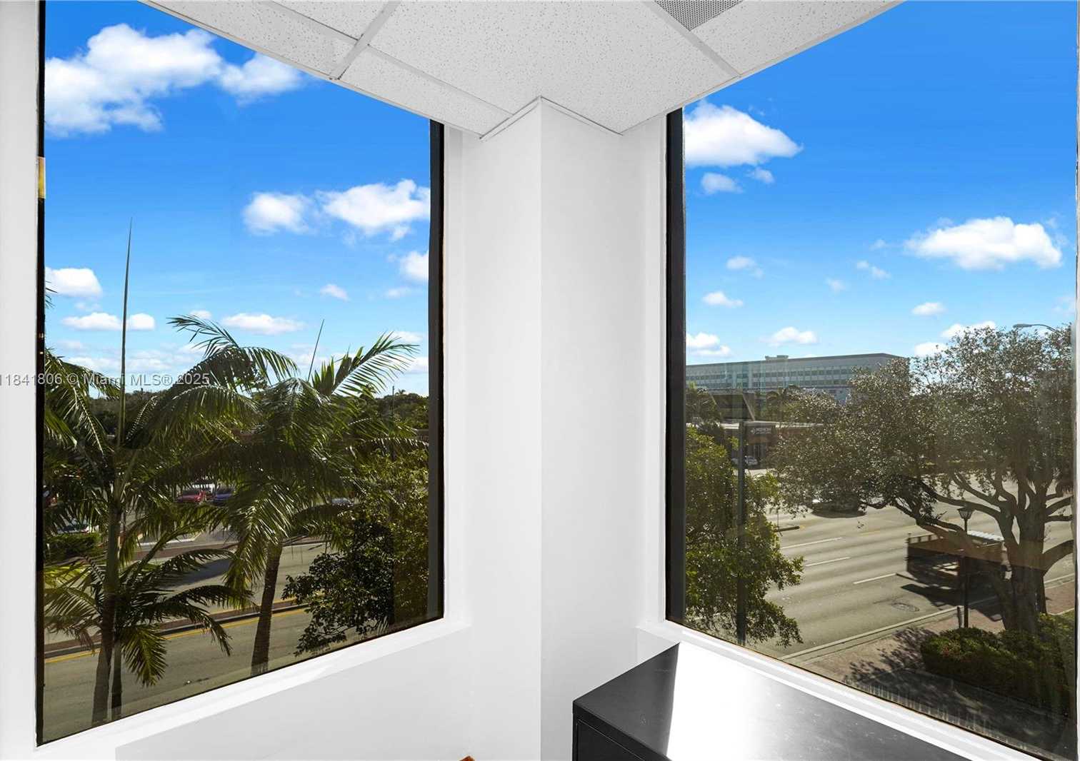 Small Image of 12550 BISCAYNE BLVD #304B, North Miami Number 27