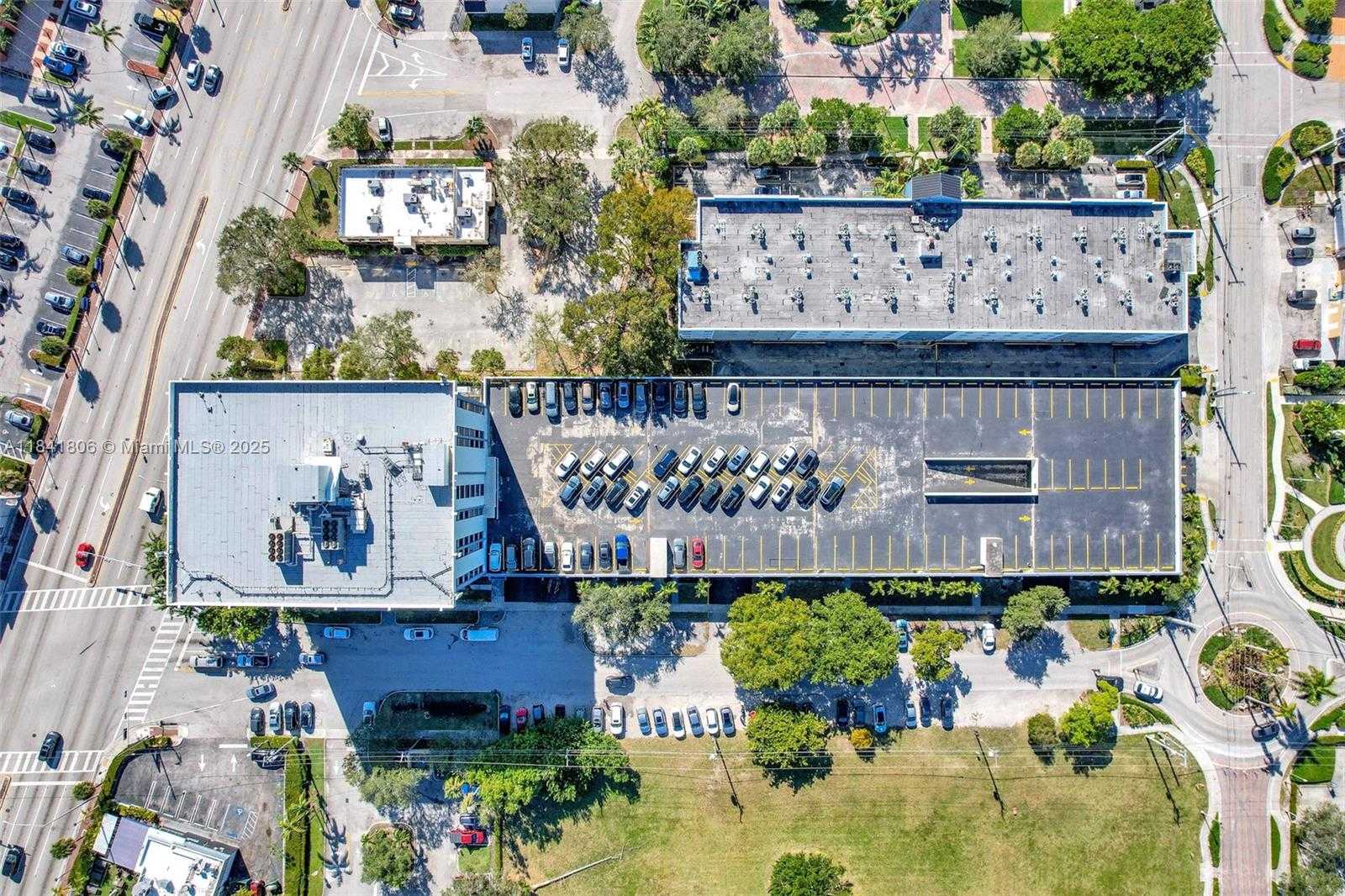 Small Image of 12550 BISCAYNE BLVD #304B, North Miami Number 30