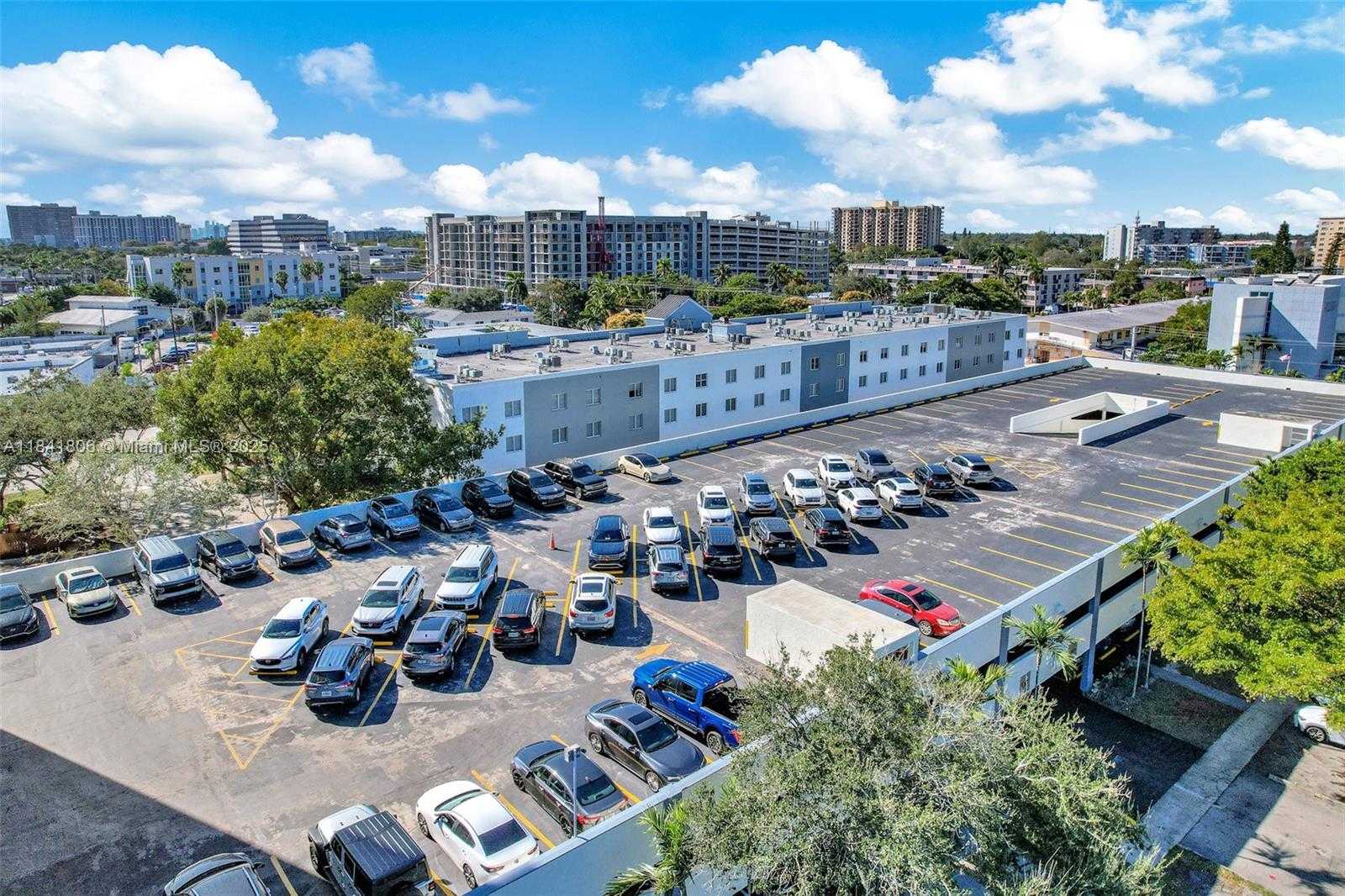 Small Image of 12550 BISCAYNE BLVD #304B, North Miami Number 31