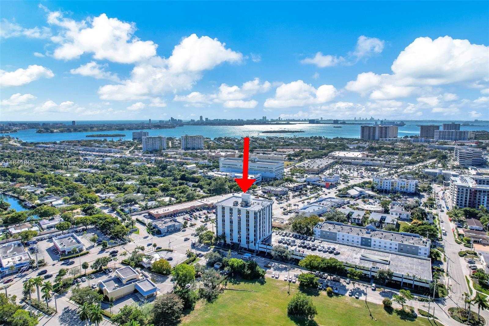 Small Image of 12550 BISCAYNE BLVD #304B, North Miami Number 35