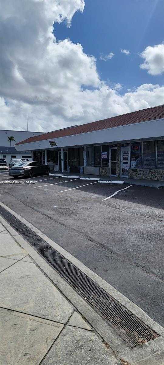 Small Image of 6264 MIRAMAR PKWY, Miramar Number 3