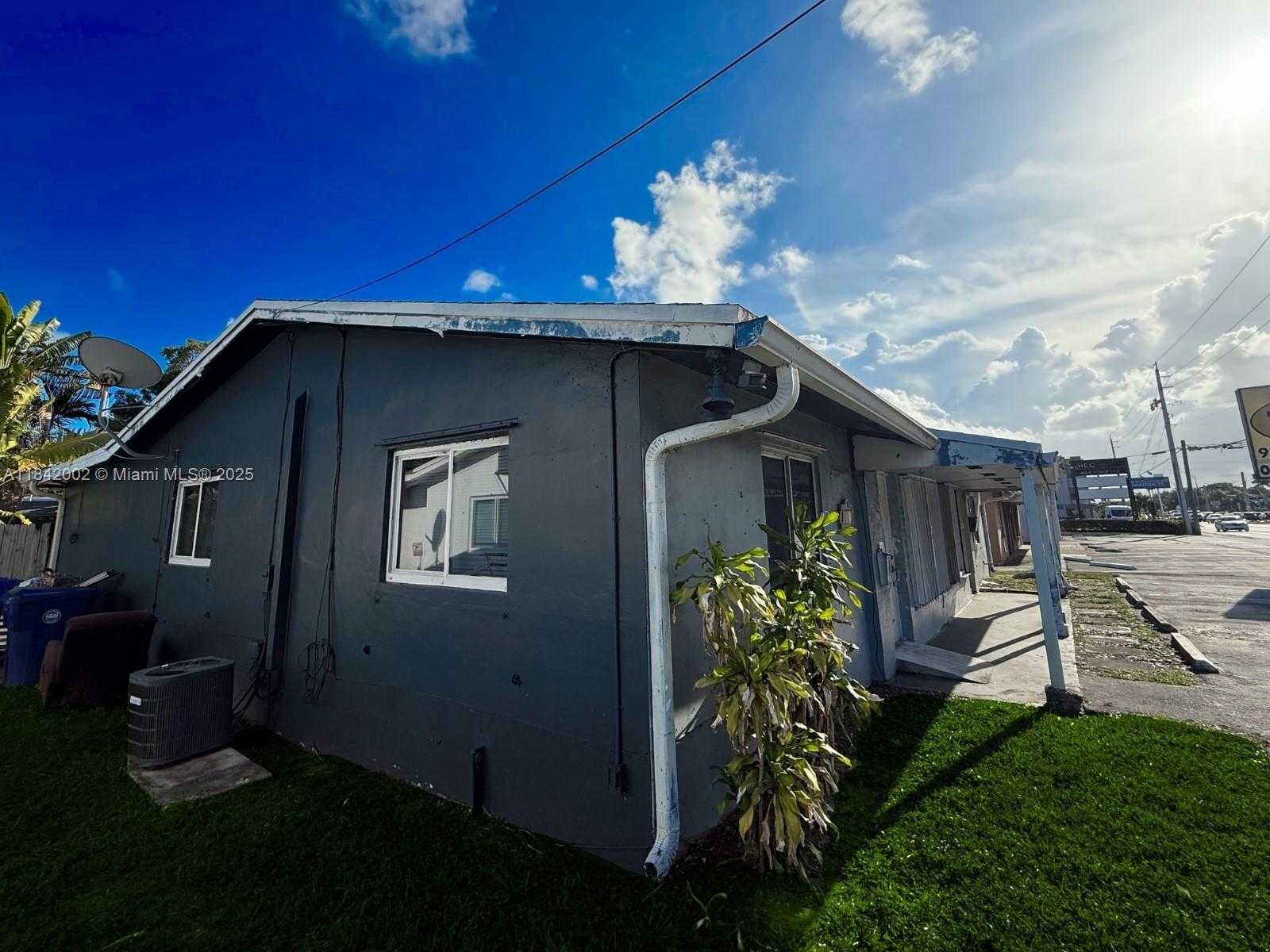 Small Image of 648 WEST OAKLAND PARK BLVD, Wilton Manors Number 3