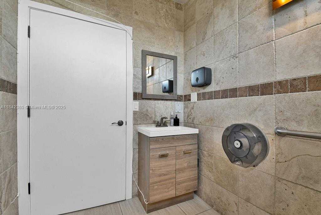 Small Image of 1590 NORTH EAST 162ND ST, North Miami Beach Number 16