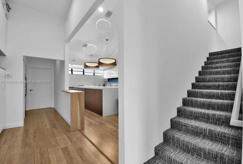 Small Image of 1590 NORTH EAST 162ND ST, North Miami Beach Number 17