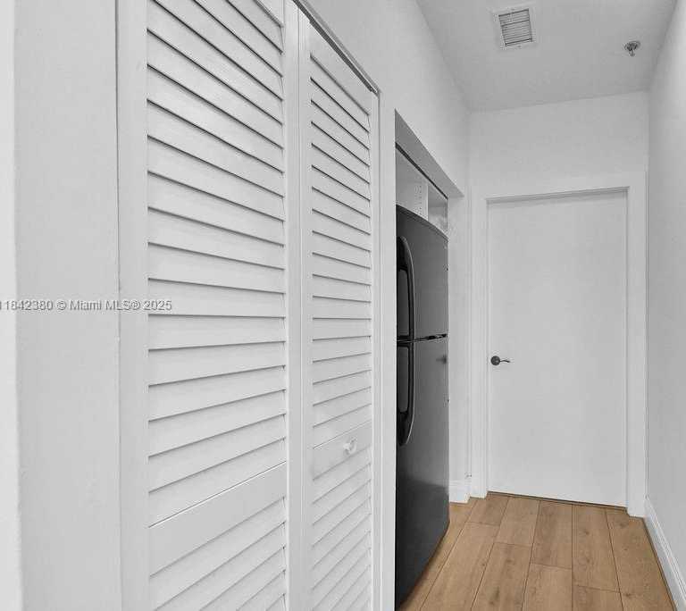 Small Image of 1590 NORTH EAST 162ND ST, North Miami Beach Number 27