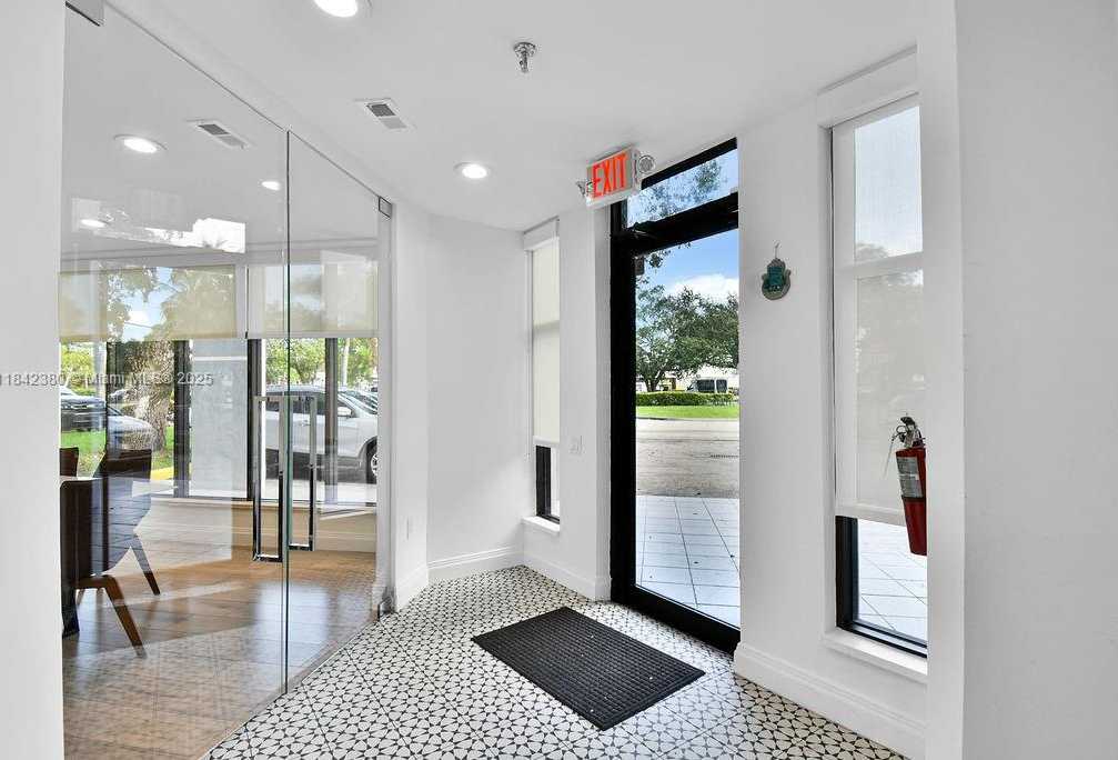 Small Image of 1590 NORTH EAST 162ND ST, North Miami Beach Number 3