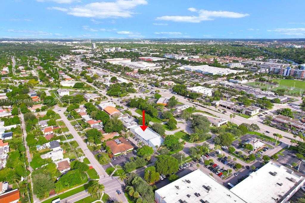 Small Image of 1590 NORTH EAST 162ND ST, North Miami Beach Number 36