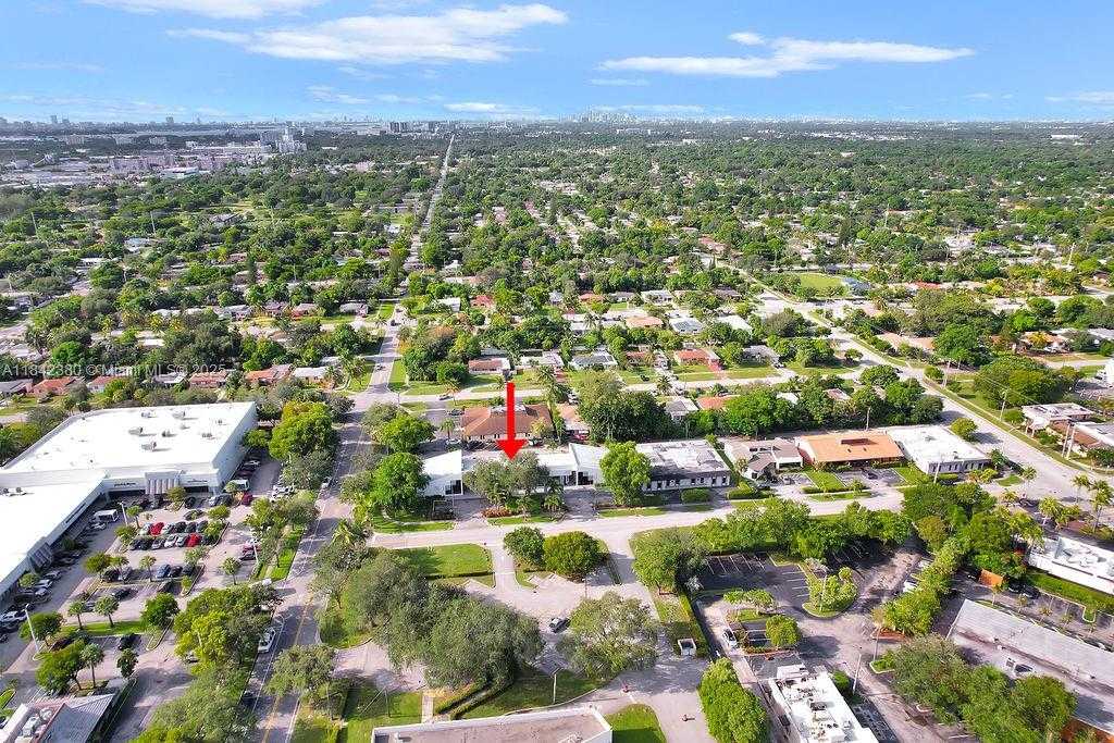 Small Image of 1590 NORTH EAST 162ND ST, North Miami Beach Number 38