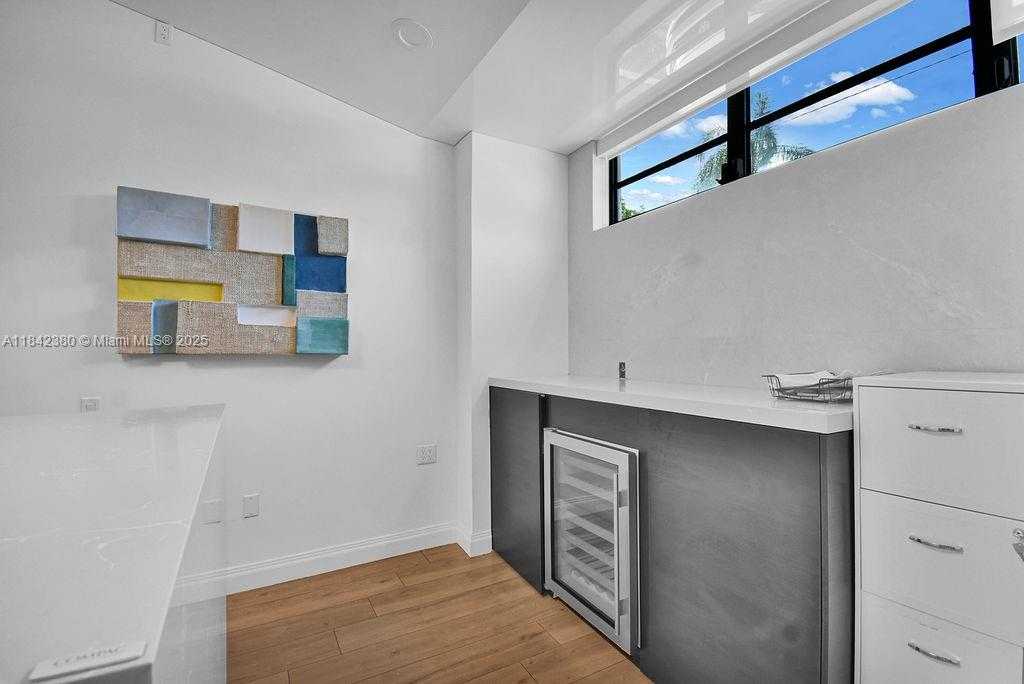 Small Image of 1590 NORTH EAST 162ND ST, North Miami Beach Number 7