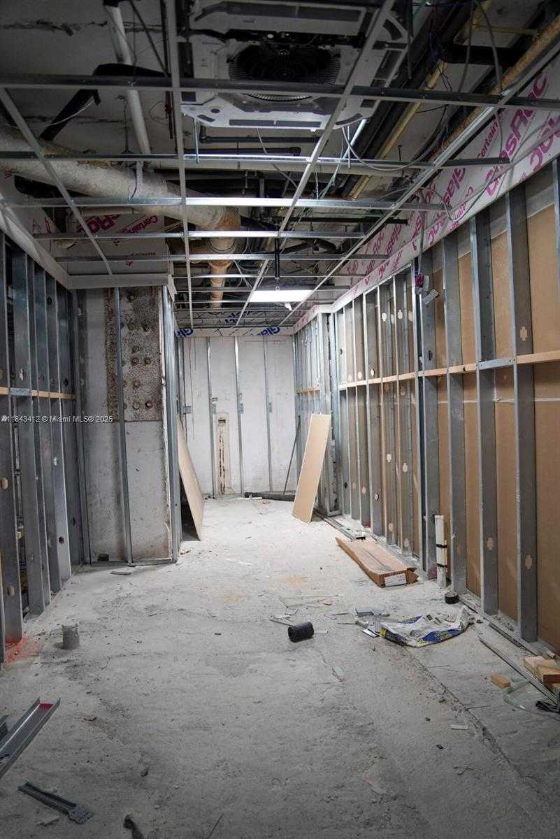 Small Image of 801 BRICKELL BAY DR #4C041, Miami Number 42