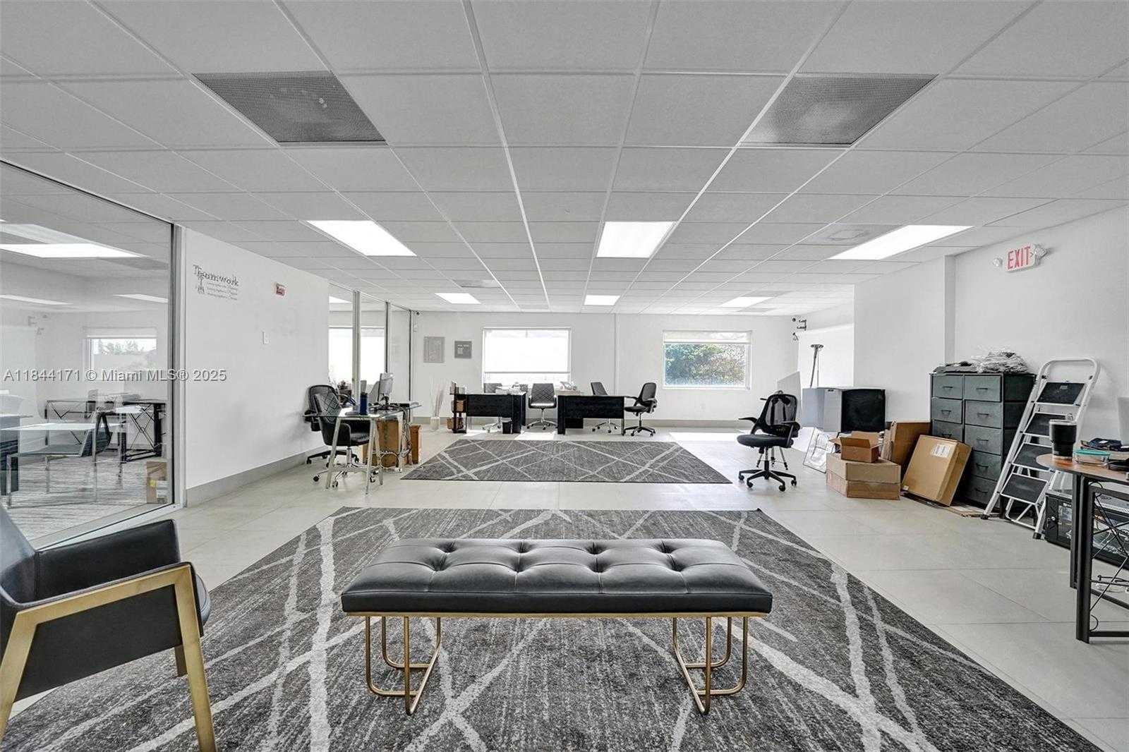 Small Image of 1005 NORTH EAST 125TH ST, North Miami Number 3