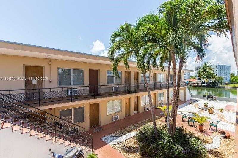 Small Image of 8210 BYRON AVE, Miami Beach Number 2
