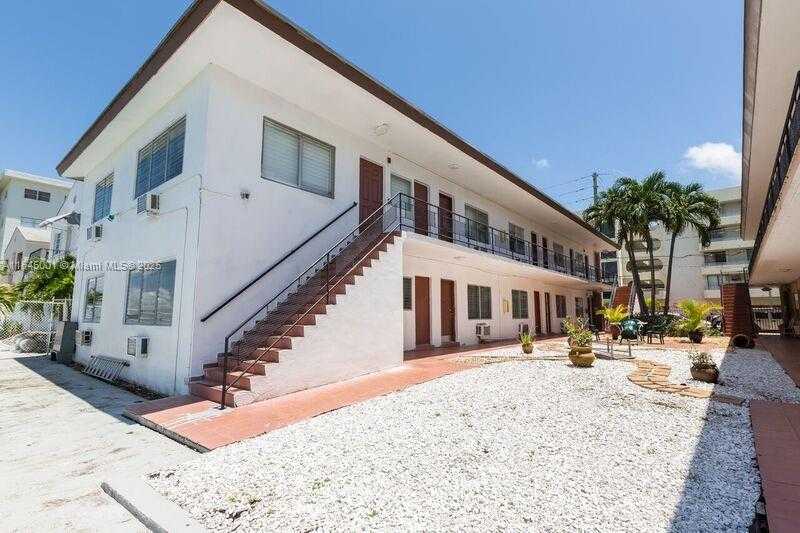 Small Image of 8210 BYRON AVE, Miami Beach Number 3