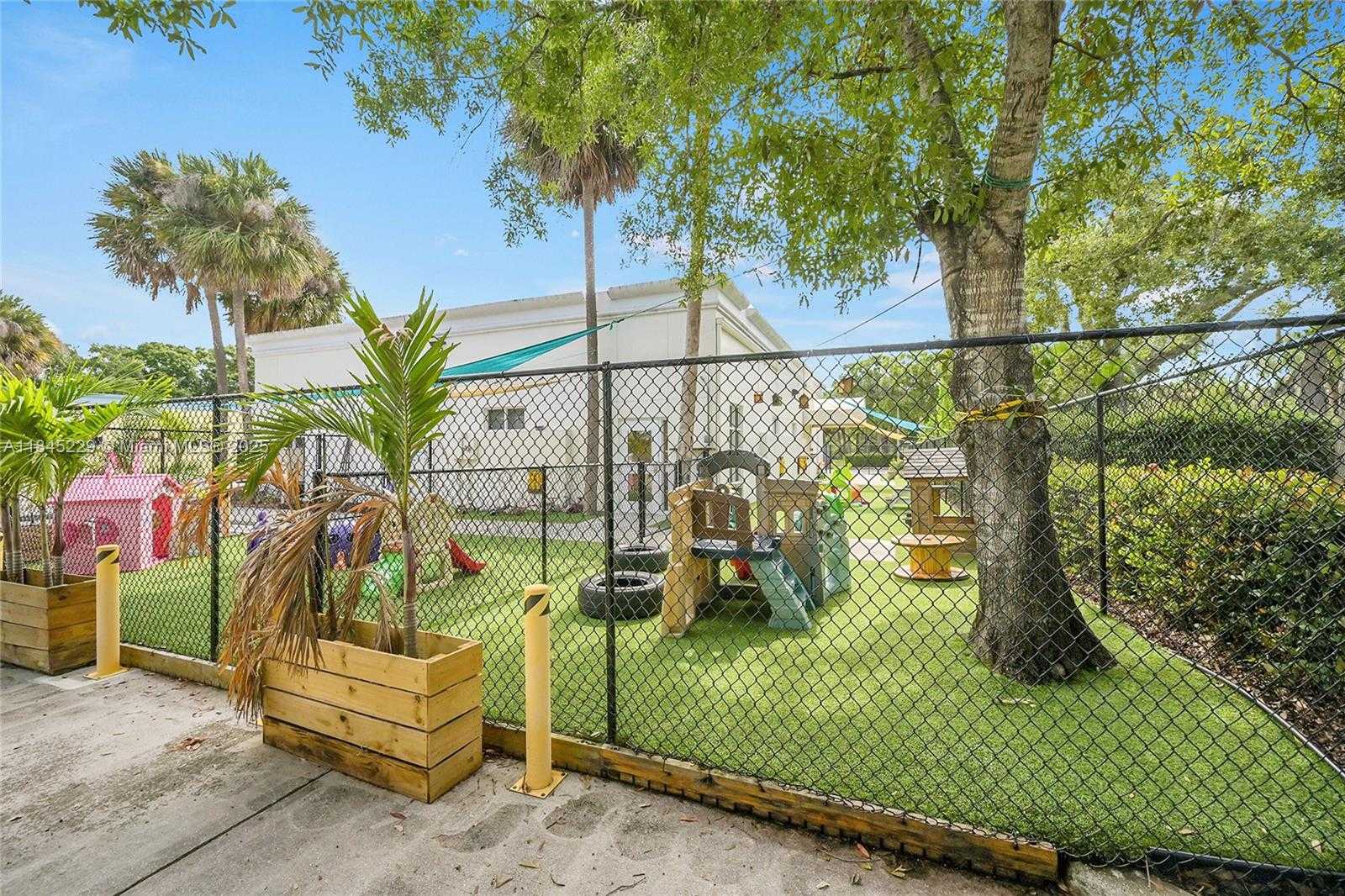 Small Image of 5201 VILLAGE BLVD, West Palm Beach Number 13
