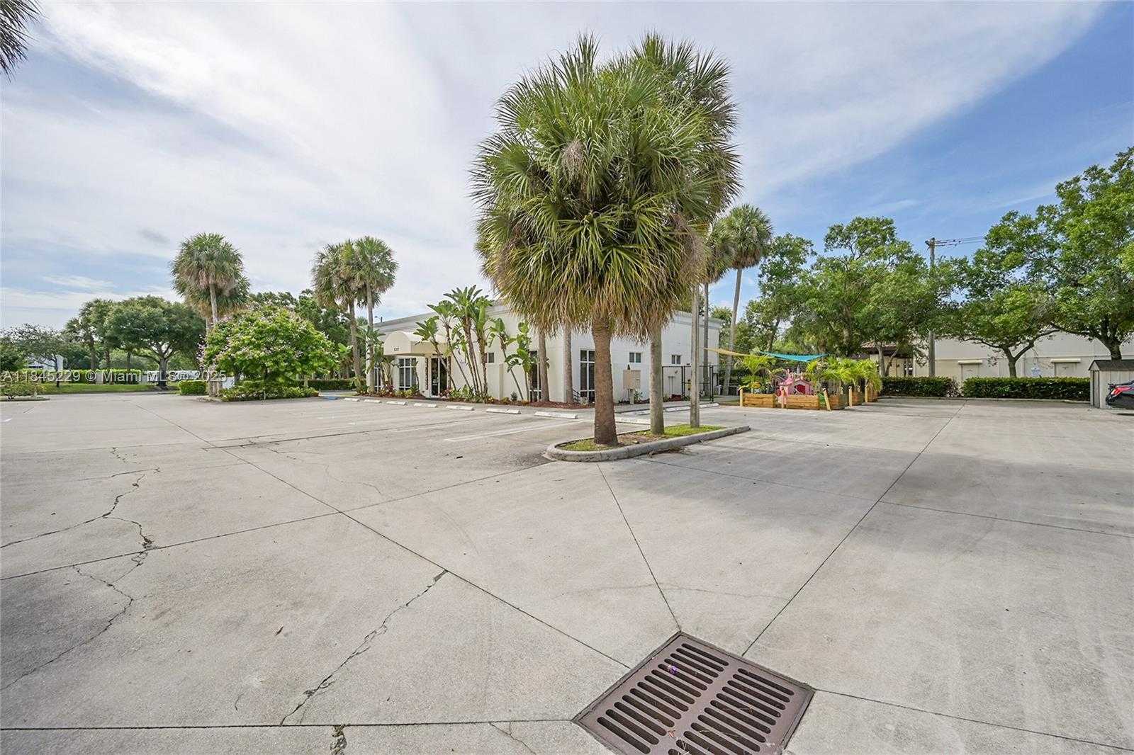 Small Image of 5201 VILLAGE BLVD, West Palm Beach Number 14