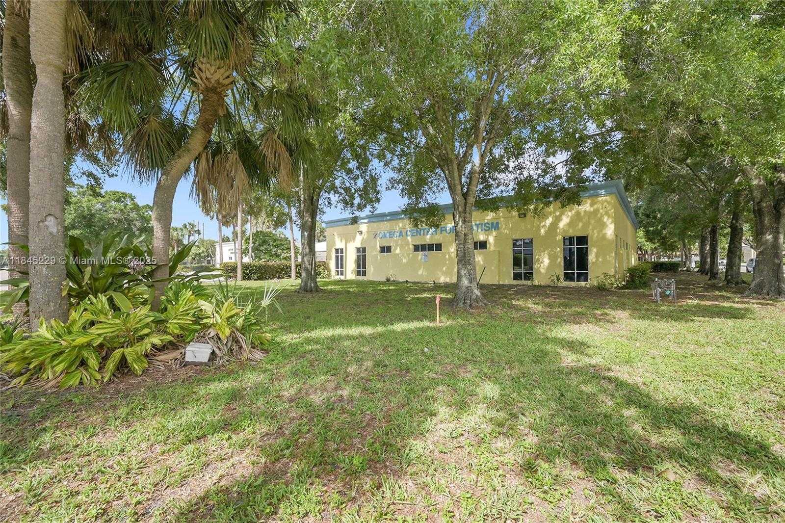 Small Image of 5201 VILLAGE BLVD, West Palm Beach Number 16