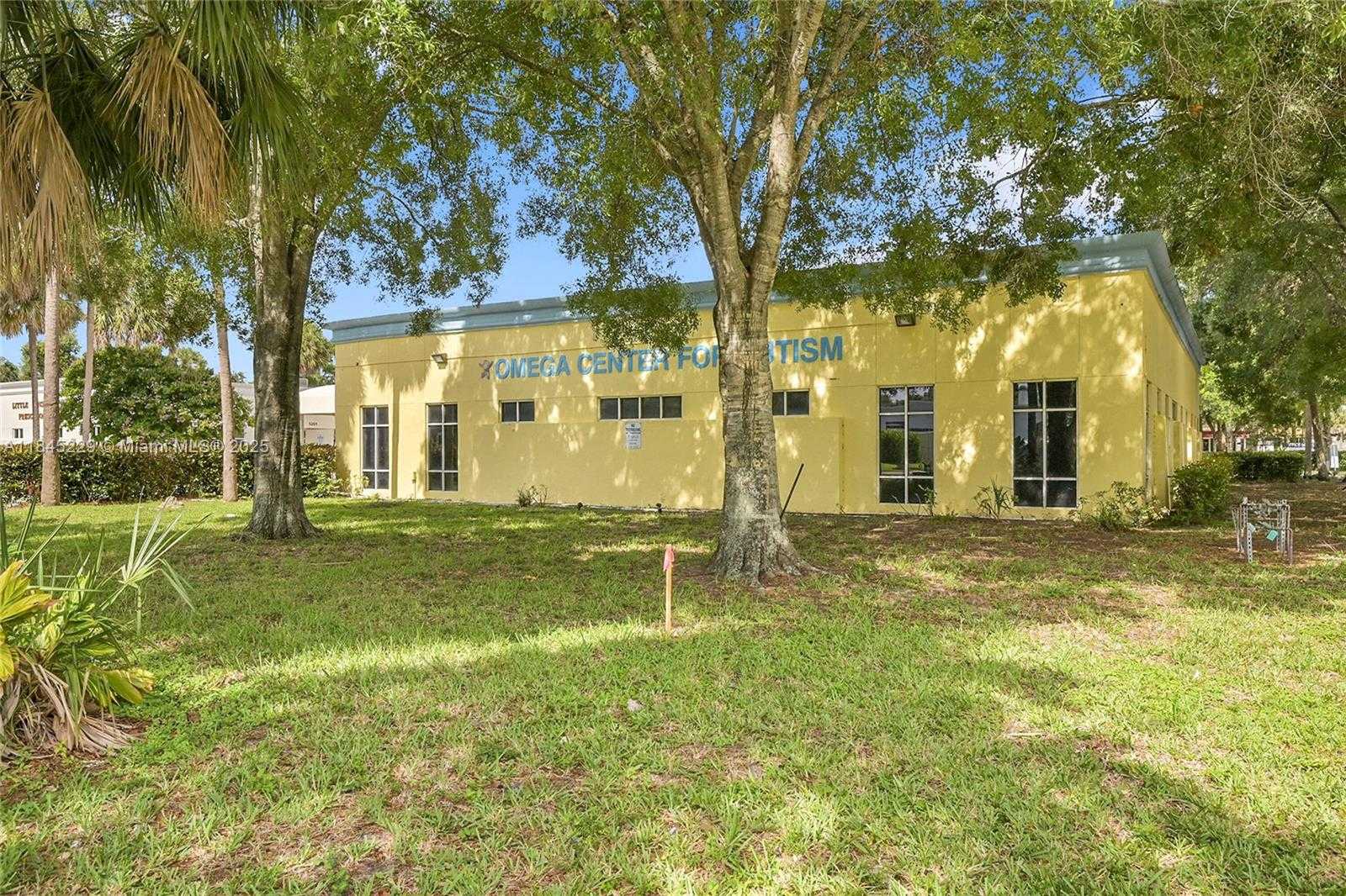 Small Image of 5201 VILLAGE BLVD, West Palm Beach Number 17