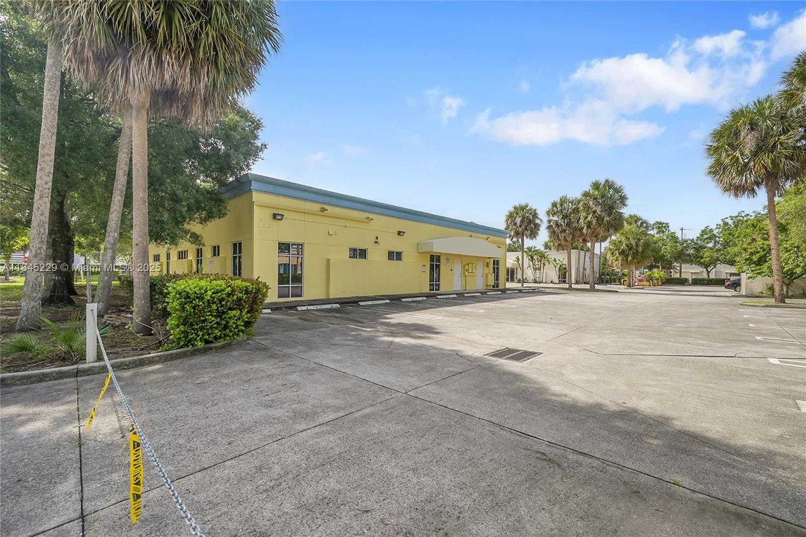 Small Image of 5201 VILLAGE BLVD, West Palm Beach Number 18