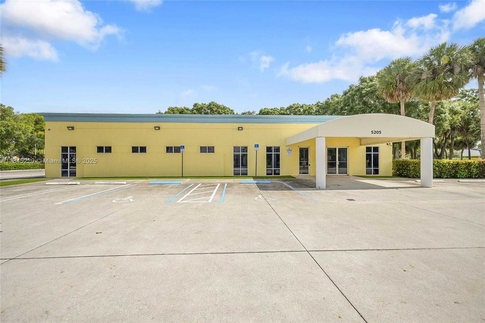 Small Image of 5201 VILLAGE BLVD, West Palm Beach Number 20