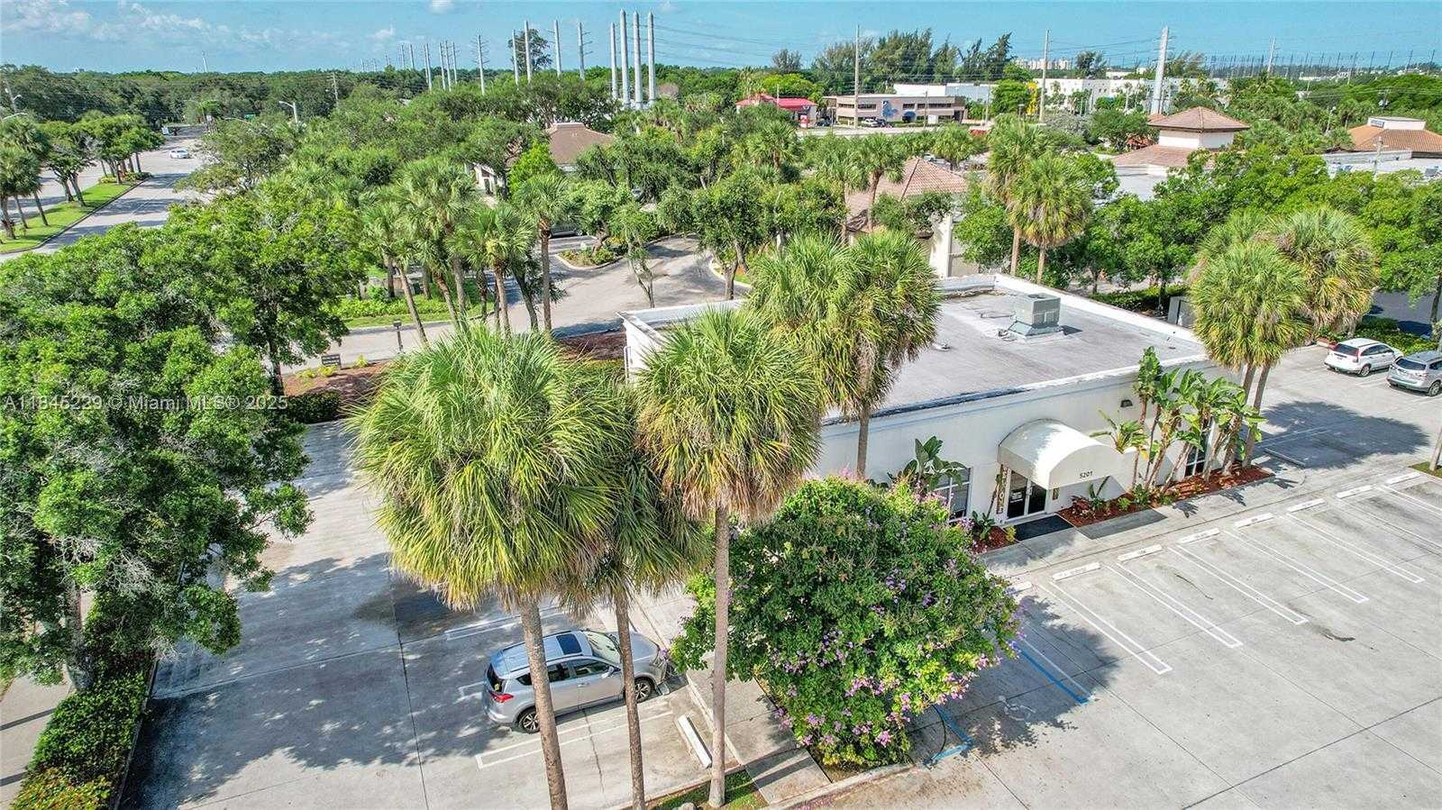 Small Image of 5201 VILLAGE BLVD, West Palm Beach Number 25