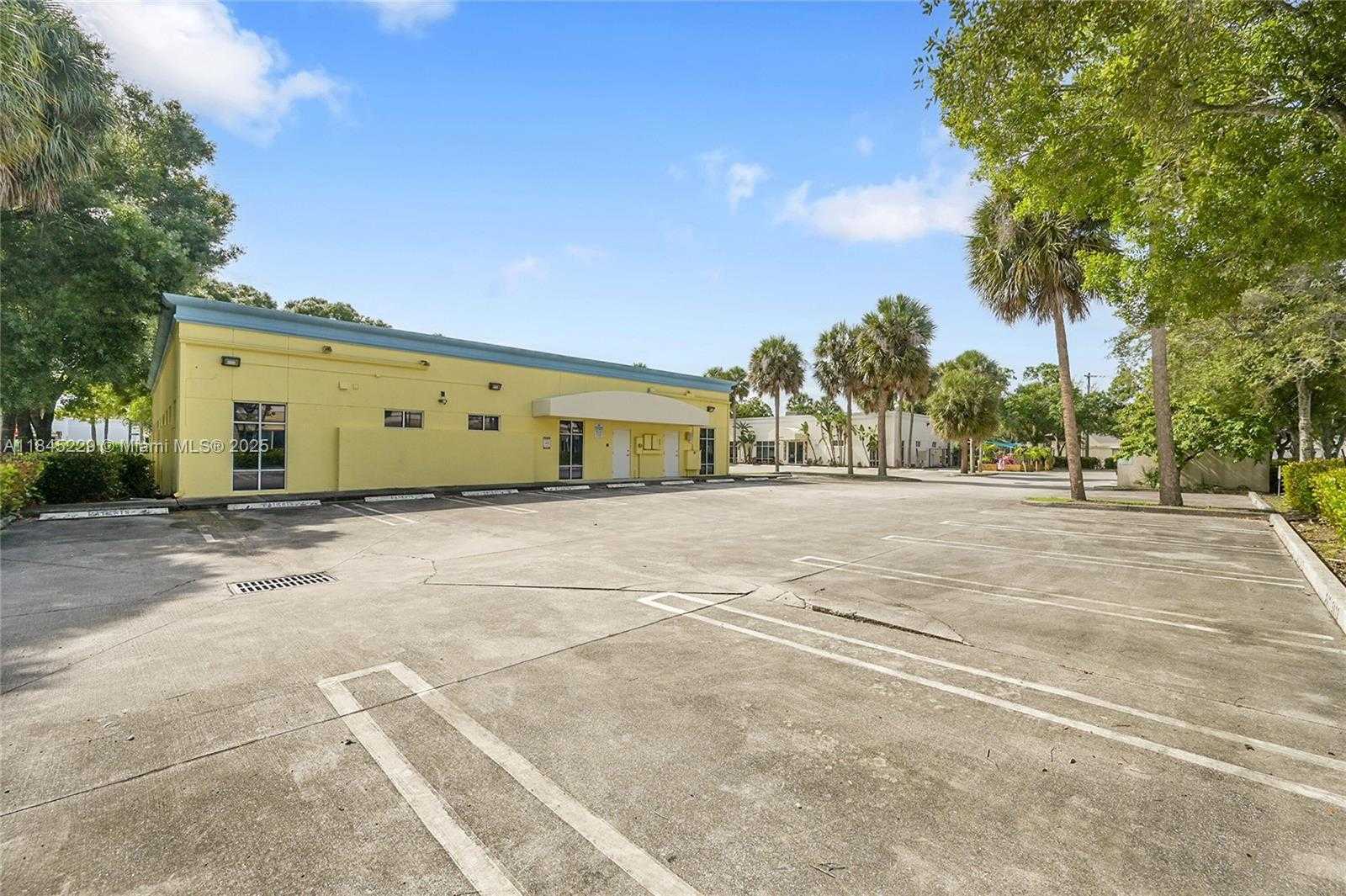 Small Image of 5201 VILLAGE BLVD, West Palm Beach Number 3