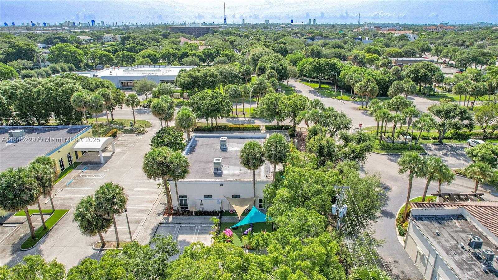 Small Image of 5201 VILLAGE BLVD, West Palm Beach Number 30