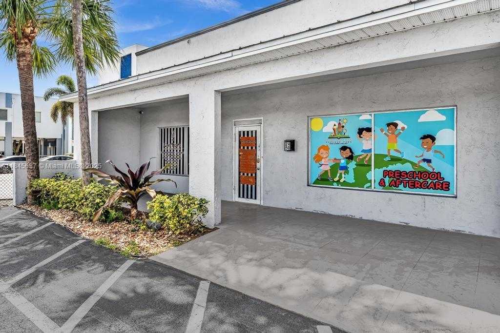 Small Image of 2450 WEST OAKLAND PARK BLVD, Oakland Park Number 12