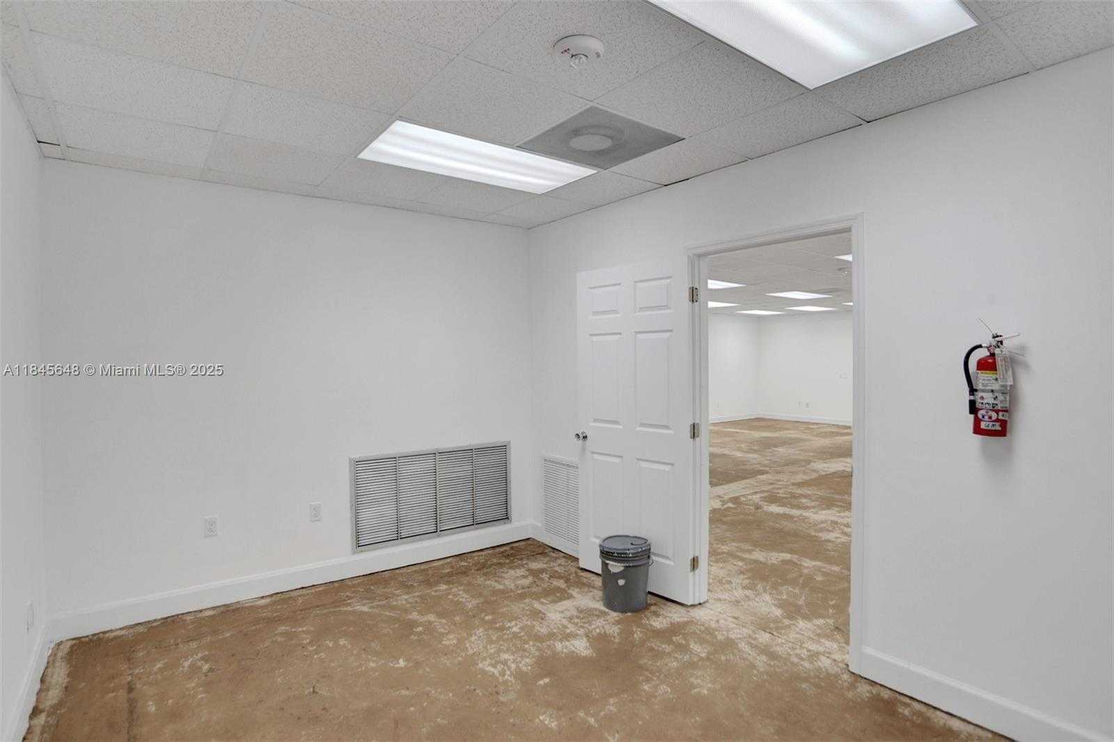 Small Image of 5915 PONCE DE LEON BLVD #18, Coral Gables Number 11