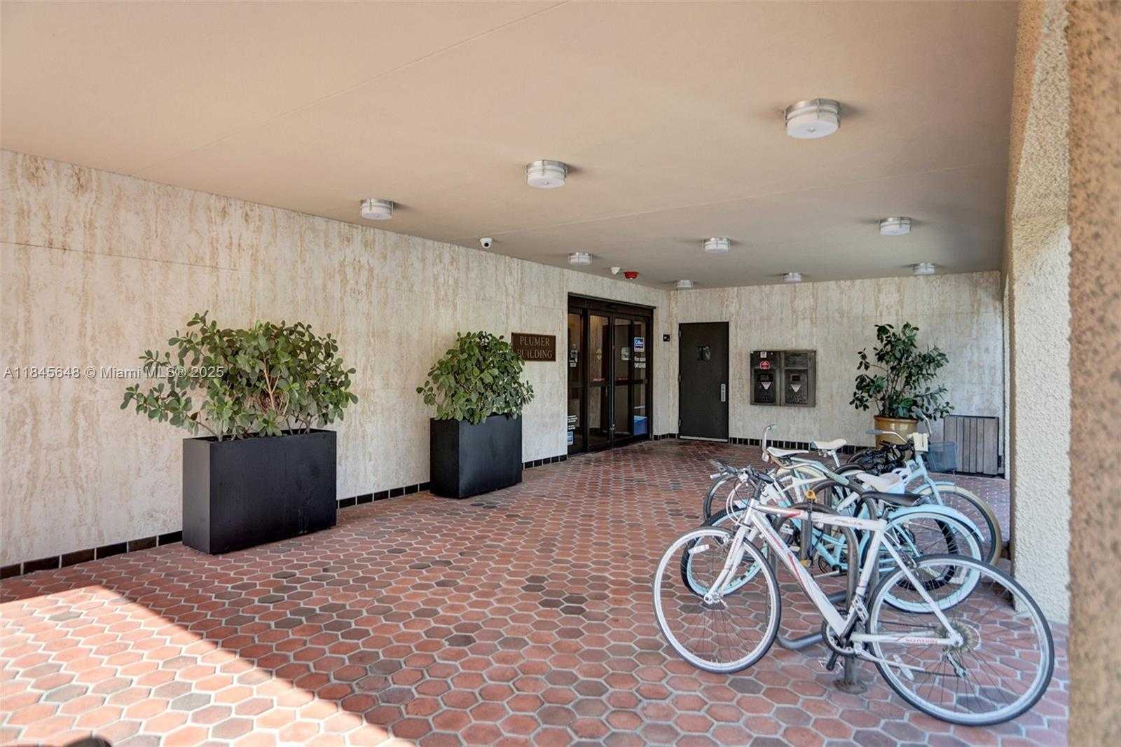 Small Image of 5915 PONCE DE LEON BLVD #18, Coral Gables Number 24