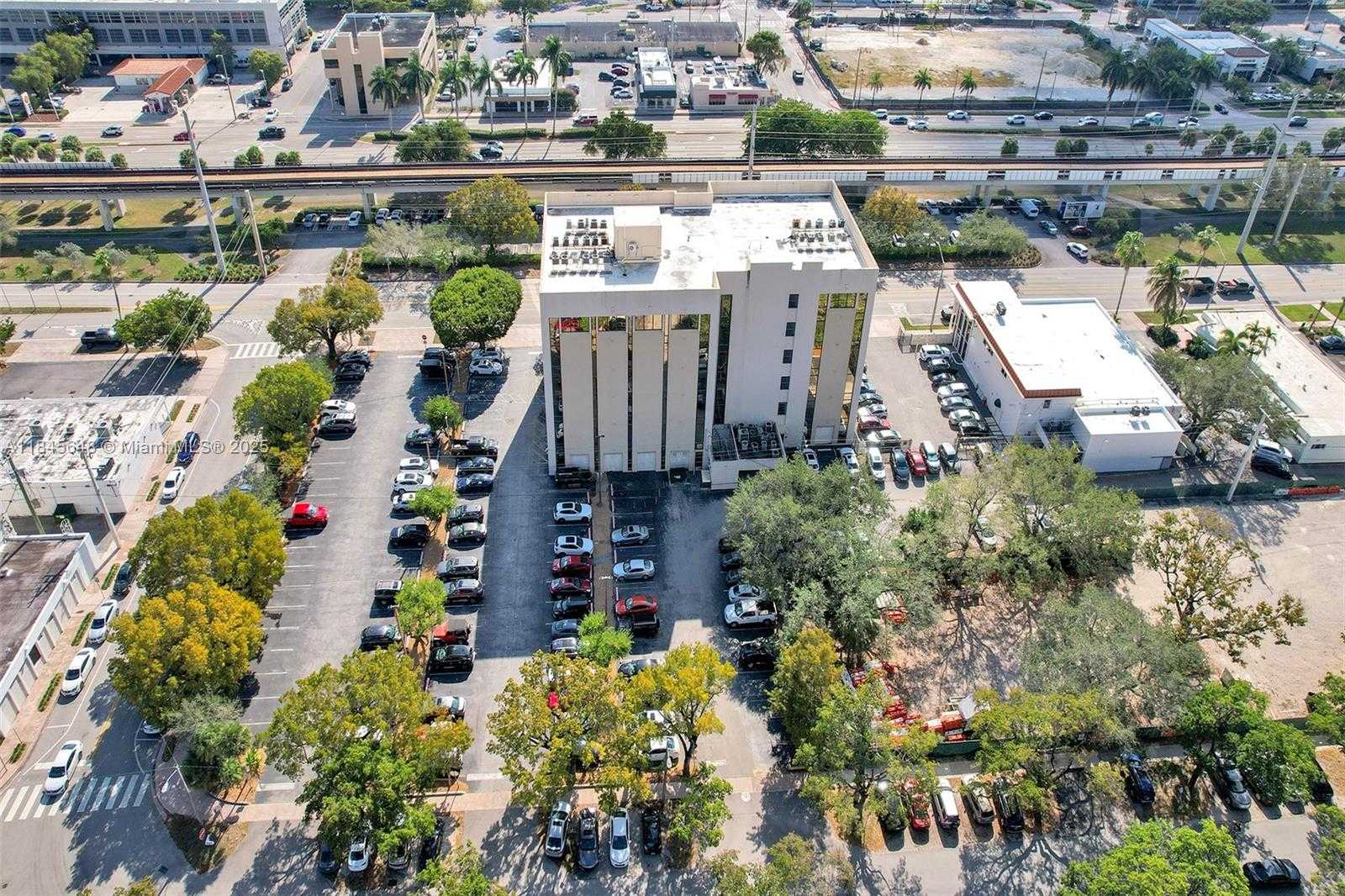 Small Image of 5915 PONCE DE LEON BLVD #18, Coral Gables Number 27
