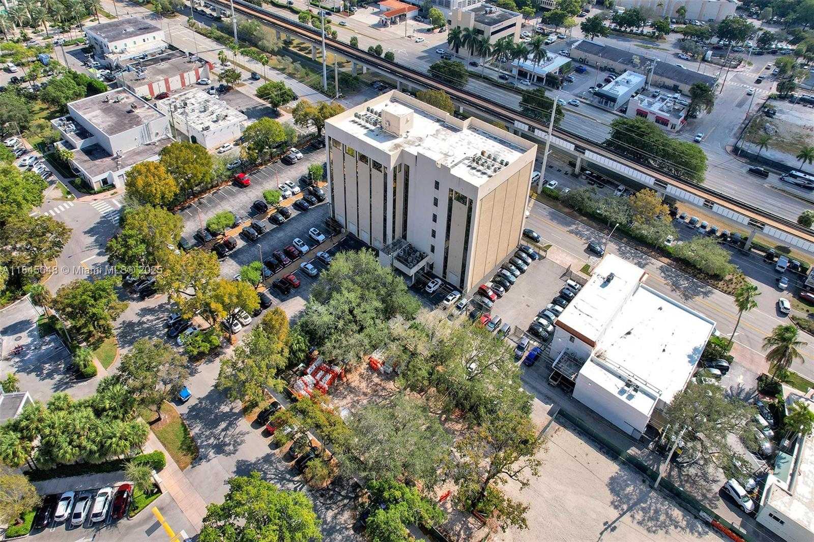 Small Image of 5915 PONCE DE LEON BLVD #18, Coral Gables Number 28