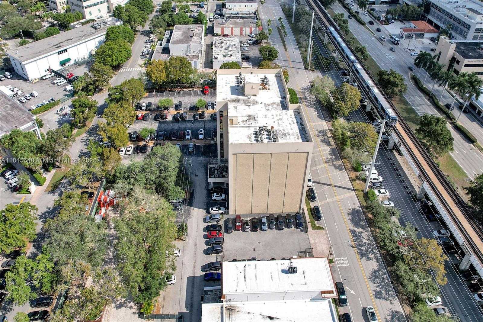 Small Image of 5915 PONCE DE LEON BLVD #18, Coral Gables Number 29