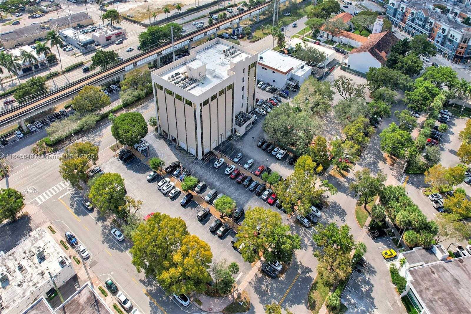 Small Image of 5915 PONCE DE LEON BLVD #18, Coral Gables Number 34