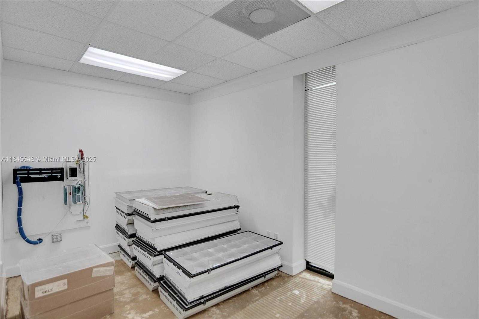 Small Image of 5915 PONCE DE LEON BLVD #18, Coral Gables Number 9