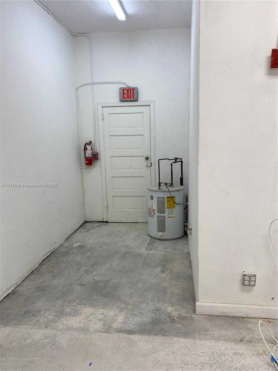 Small Image of 3741 GRAND AVE, Miami Number 3