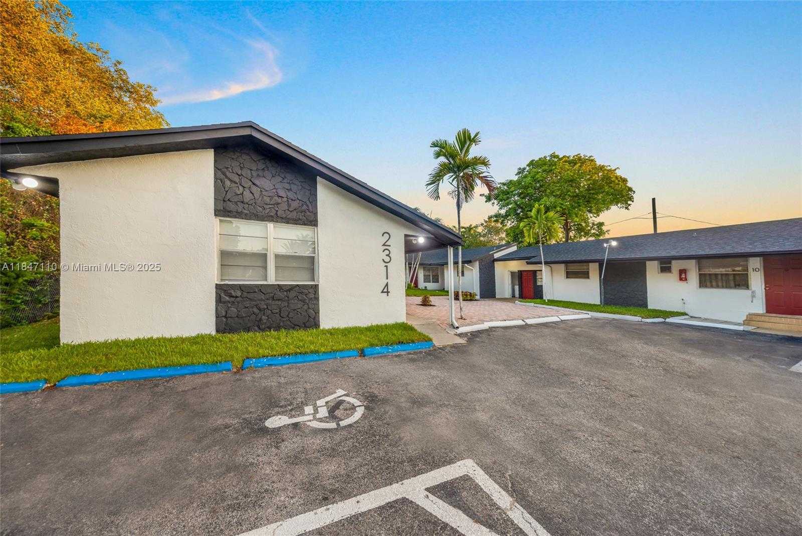 Small Image of 2314 POLK ST, Hollywood Number 5