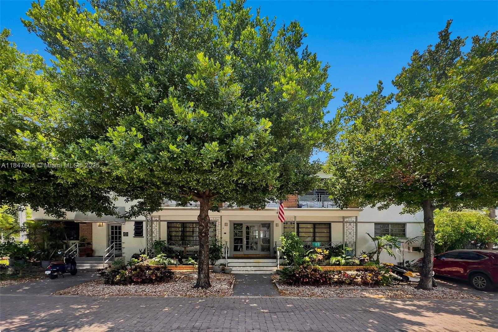 Small Image of 1580 BAY RD, Miami Beach Number 12