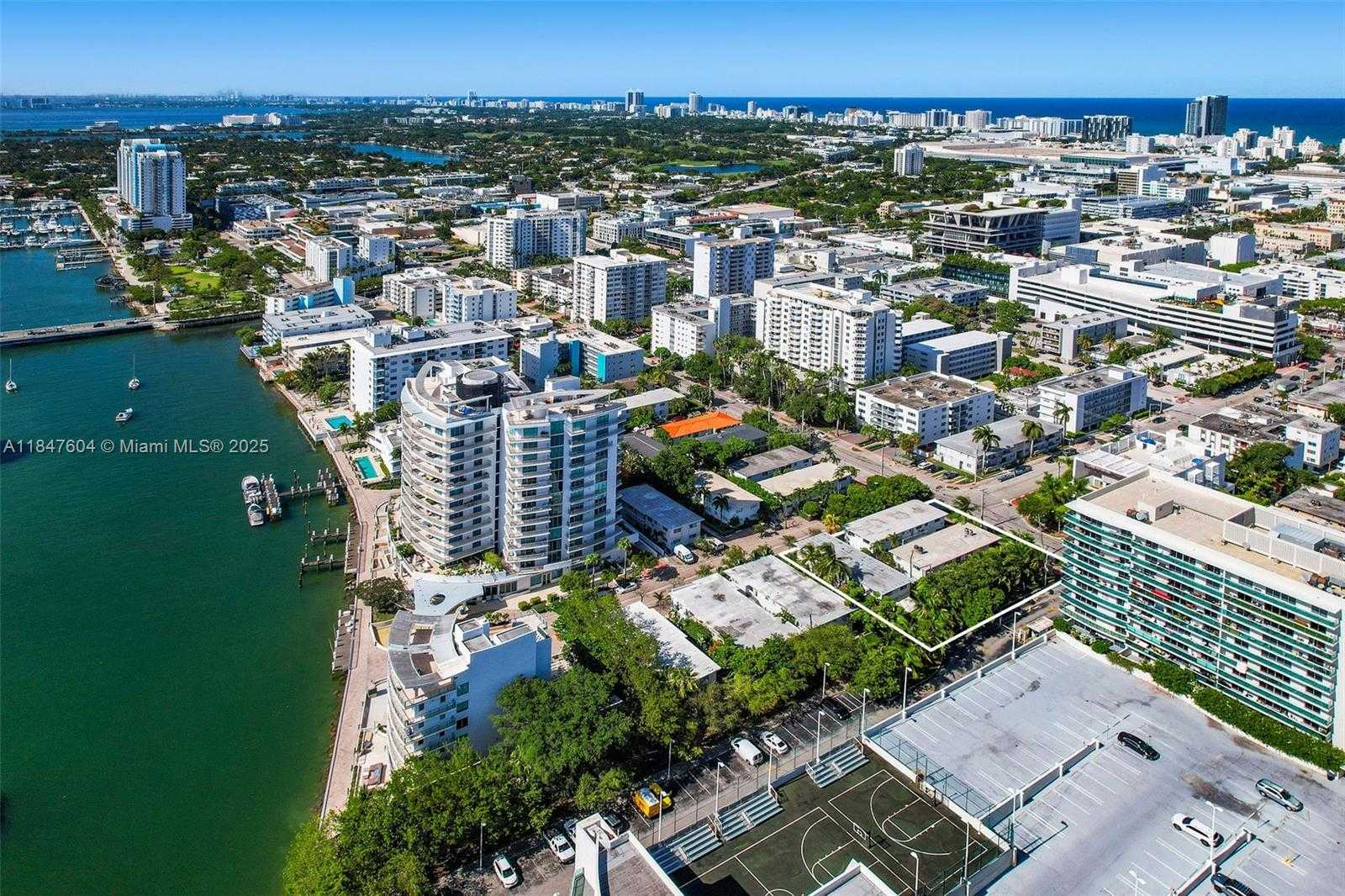 Small Image of 1580 BAY RD, Miami Beach Number 2
