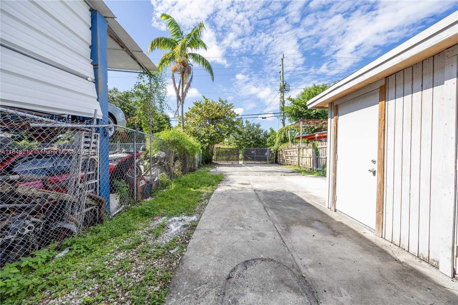 Small Image of 4151 WEST HALLANDALE BEACH BLVD, West Park Number 14