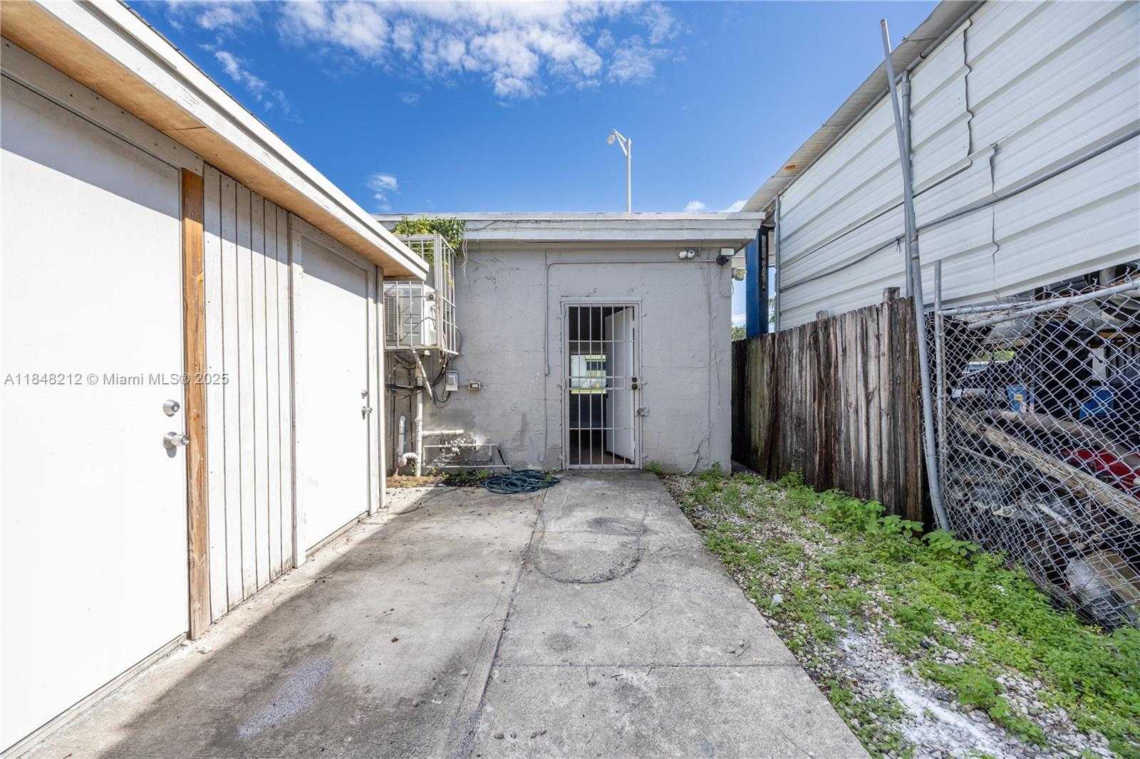 Small Image of 4151 WEST HALLANDALE BEACH BLVD, West Park Number 16