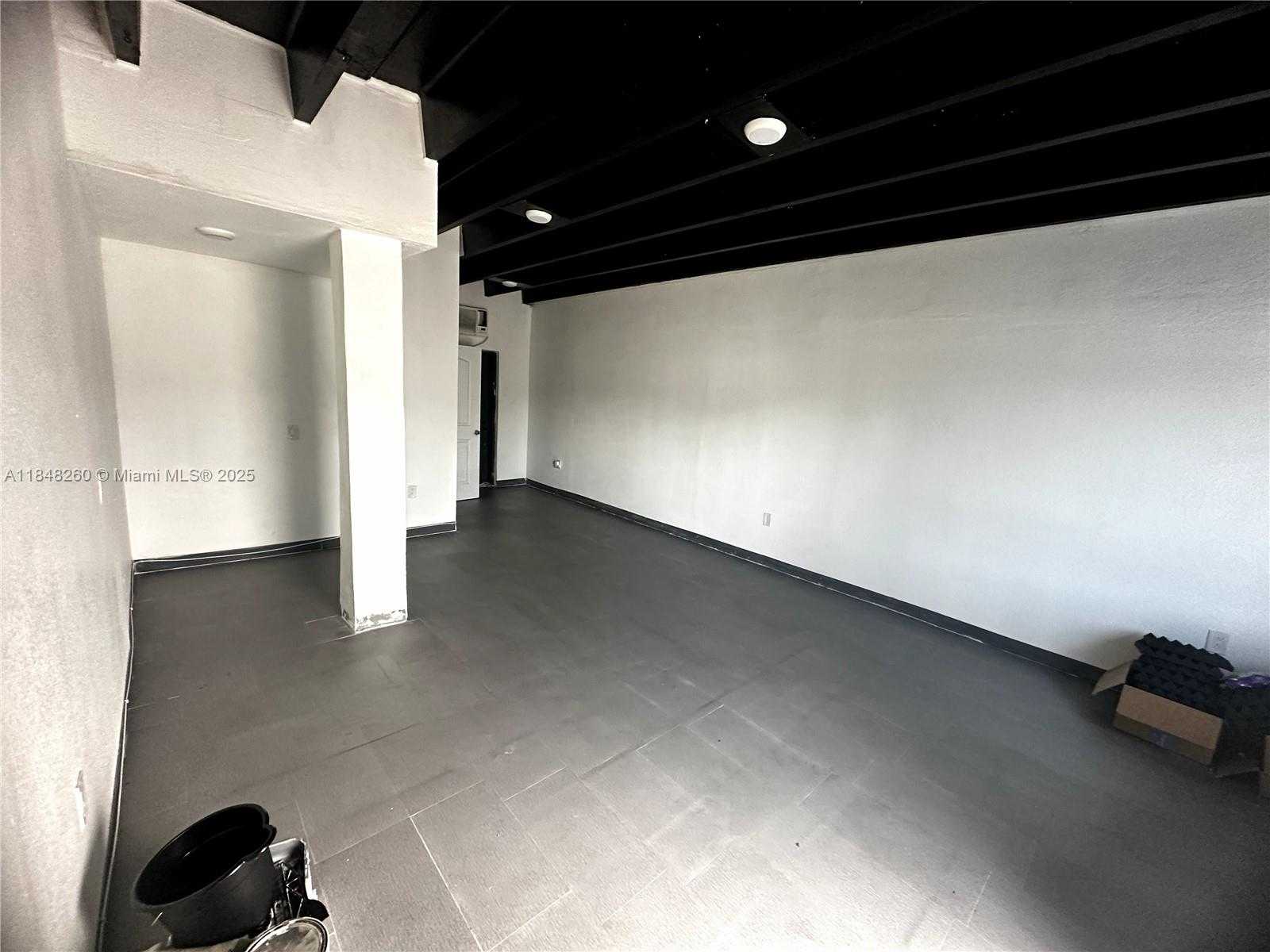 Small Image of Hollywood Number 11