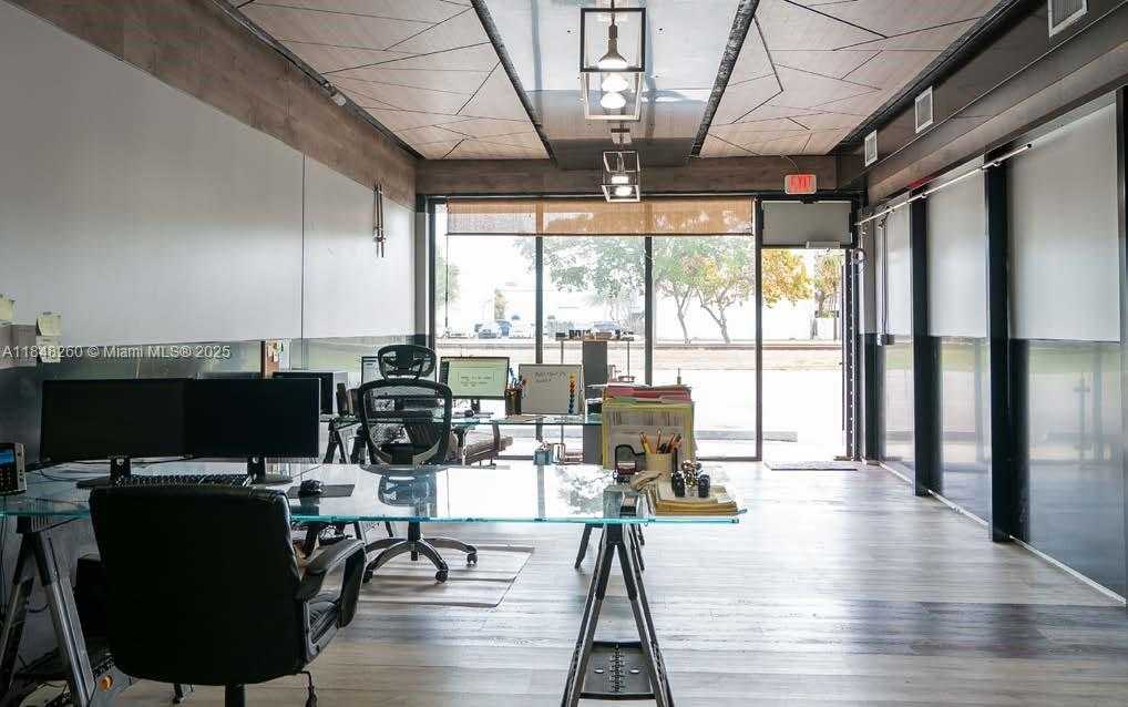 Small Image of Hollywood Number 8