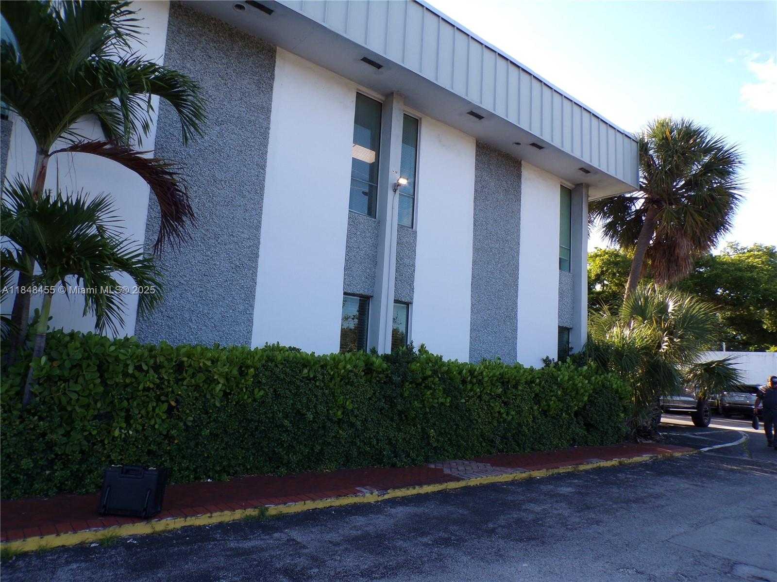 Small Image of 1900 NORTH UNIVERSITY DR #103, Pembroke Pines Number 3