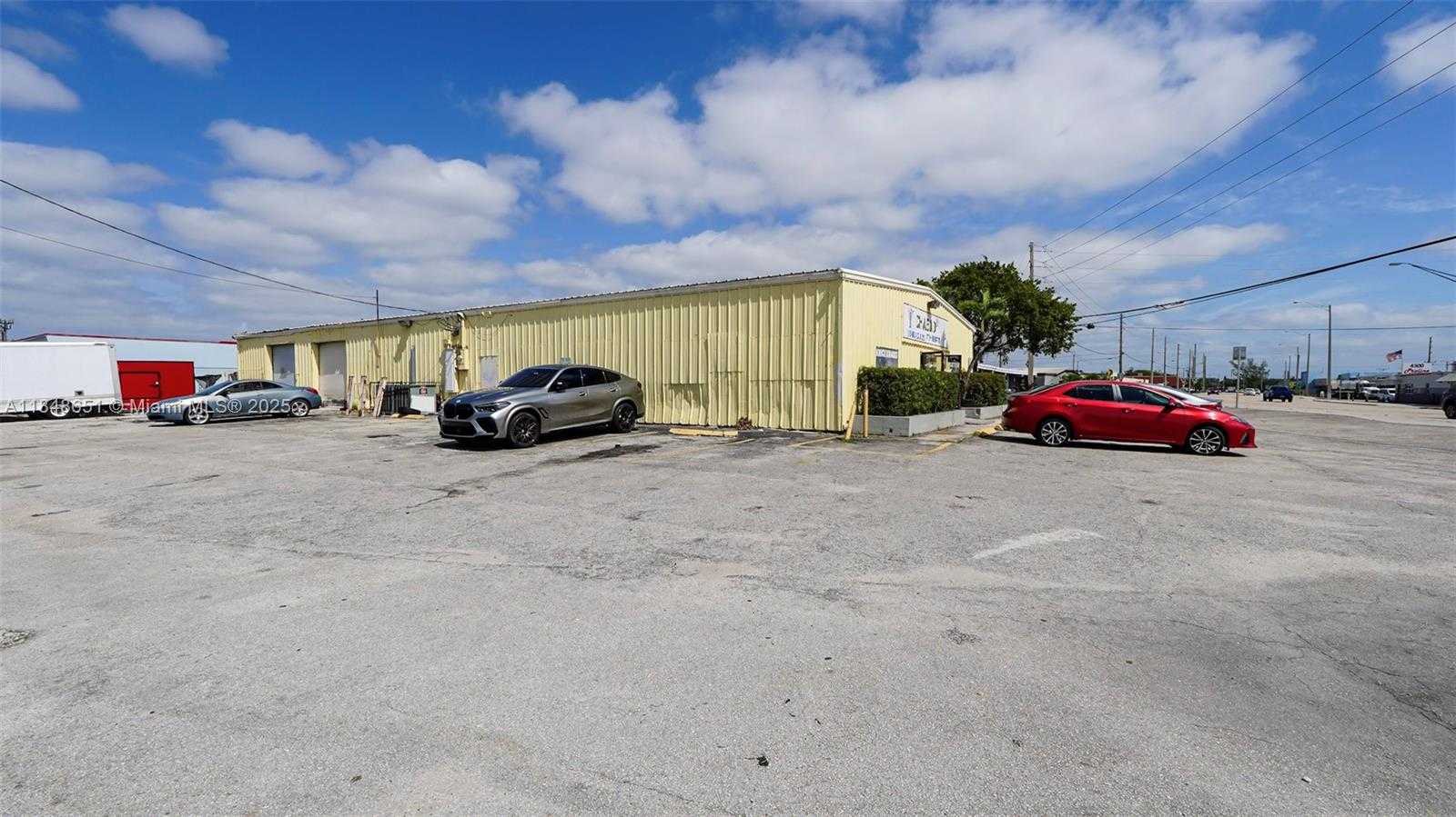 Small Image of 4201 NORTH DIXIE HWY, Oakland Park Number 2