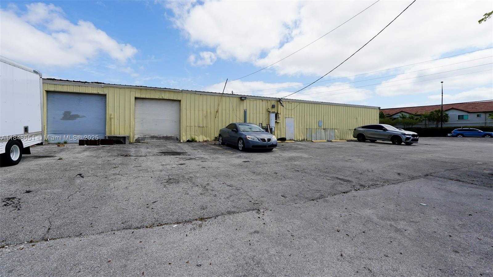 Small Image of 4201 NORTH DIXIE HWY, Oakland Park Number 3