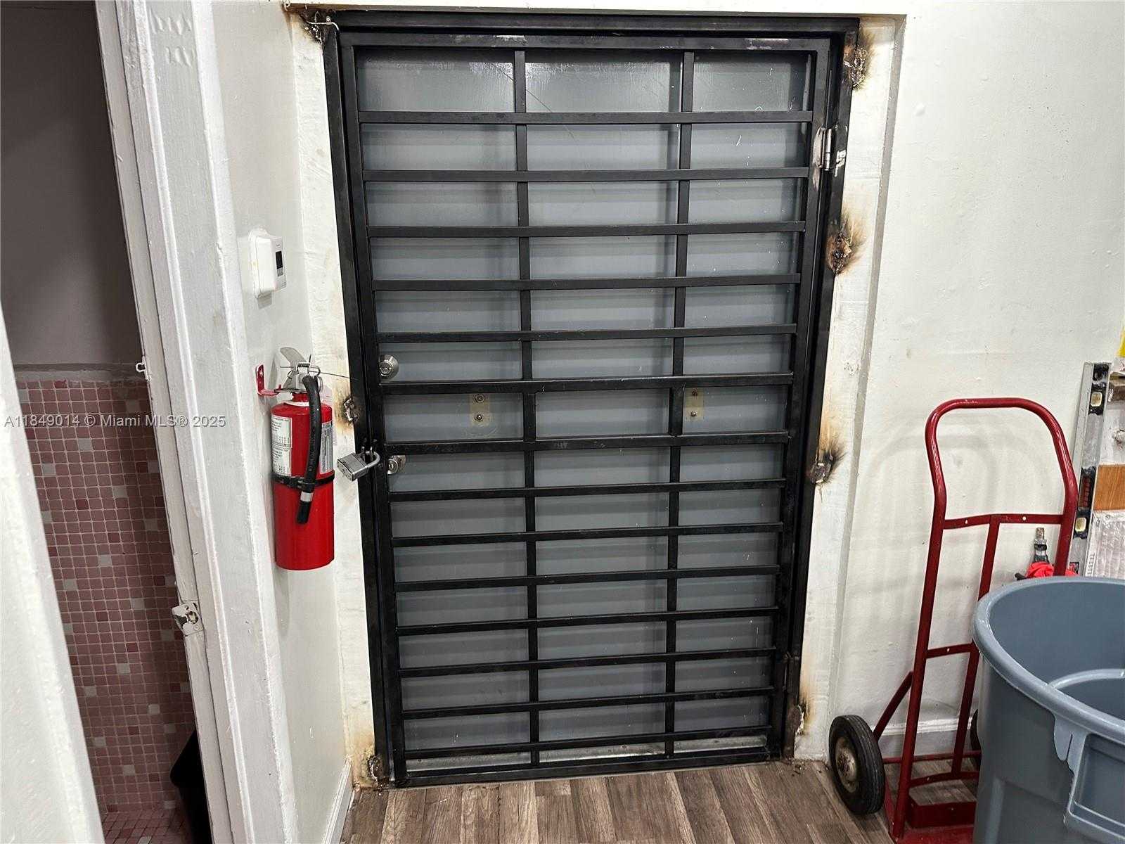 Small Image of 140 HIALEAH DR, Hialeah Number 12