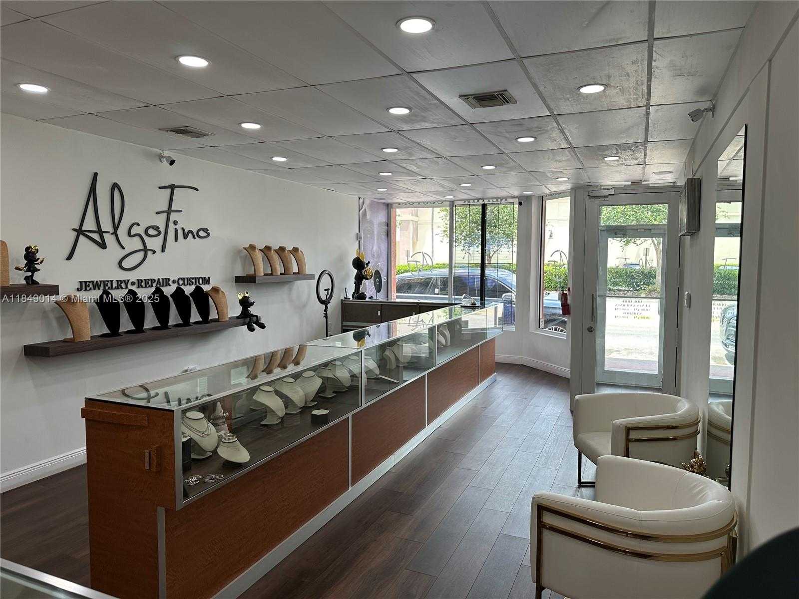 Small Image of 140 HIALEAH DR, Hialeah Number 13