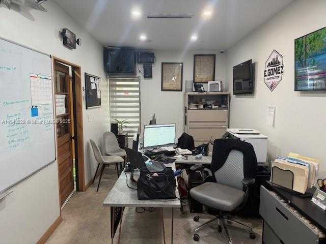 Small Image of 2109 WEST 76TH ST, Hialeah Number 2