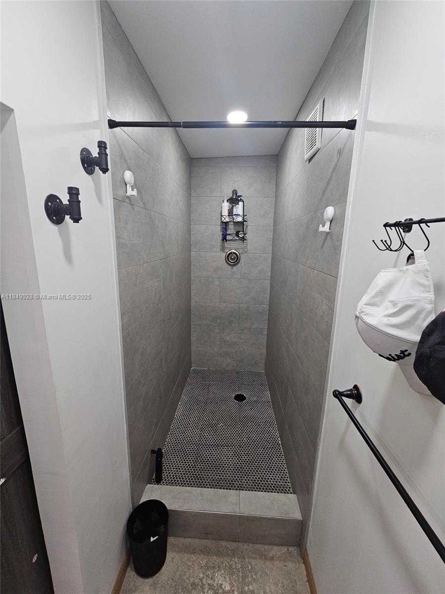 Small Image of 2109 WEST 76TH ST, Hialeah Number 4
